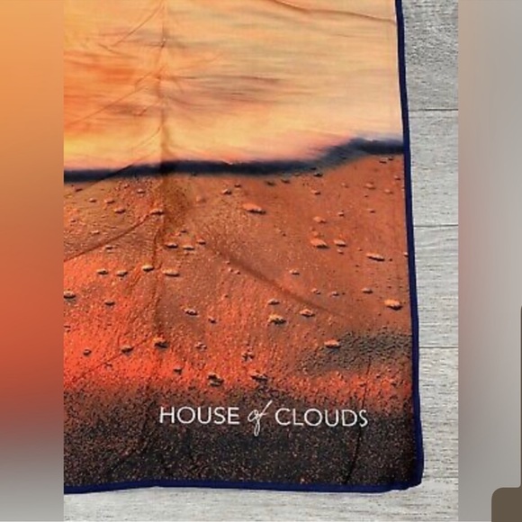 NWT House of Clouds Microfiber Beach Towels Quick Dry Sand Free Compact Towel - Picture 3 of 5
